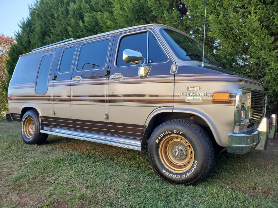  Chevrolet G20 Conversion Van  (CG21305) 1988 года  (фото 44 из 257)
